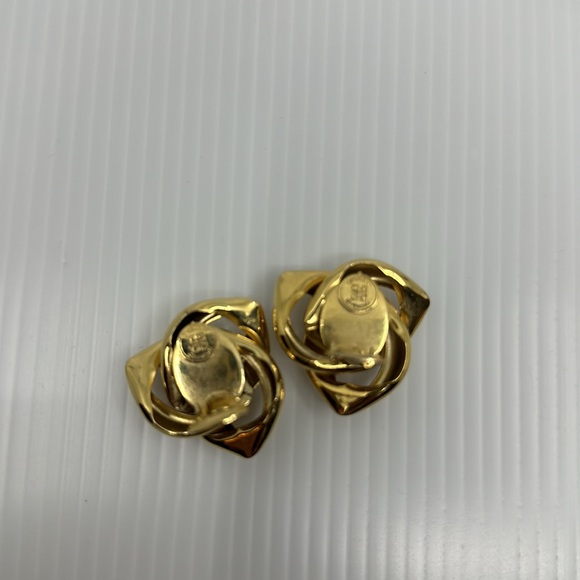 Vintage Givenchy twist goldtone clip earrings - Picture 8 of 12